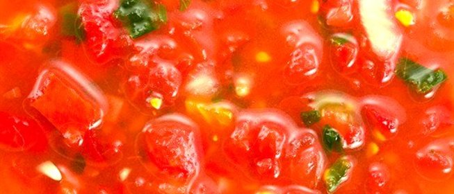 Свежий томатный соус с халапеньо, лимонами и базиликом