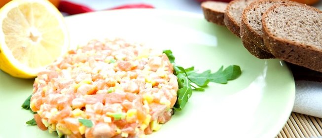 Тартар из лосося с авокадо