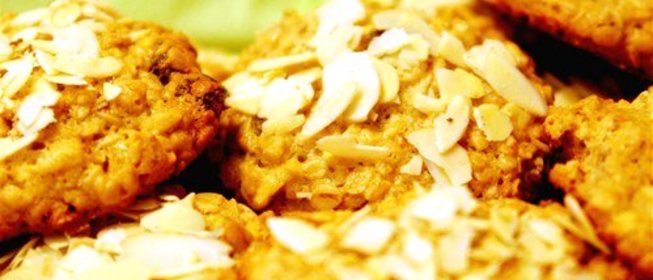 Овсяное печенье с изюмом и яблоком