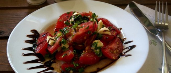 Помидоры с моцареллой