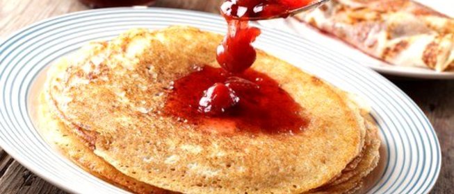 Арахисовые блины с клубничным вареньем