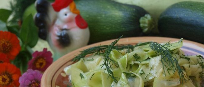 Закуска из свежих кабачков