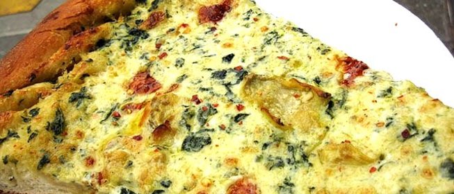 Пицца с чесноком и артишоками