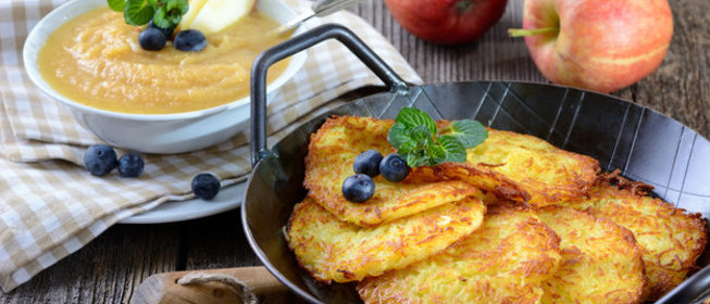 Картофельные драники с кабачками и яблоками