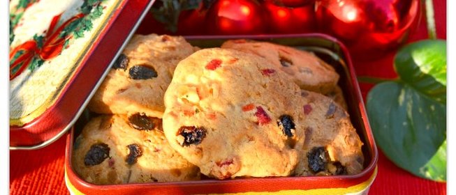 Рождественское печенье с цукатами и орехами