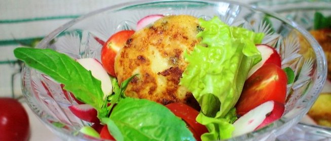 Салат с сырниками