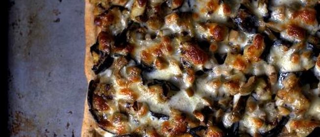 Пицца с баклажанами и оливками