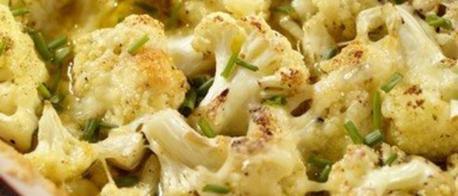 Запеканка из цветной капусты с сыром и специями