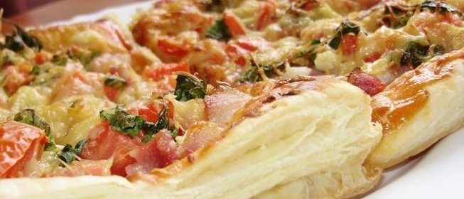 Пицца из слоеного теста