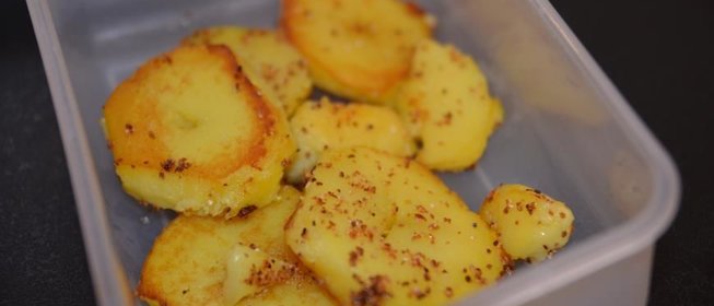 Поджаренный картофель с чесноком