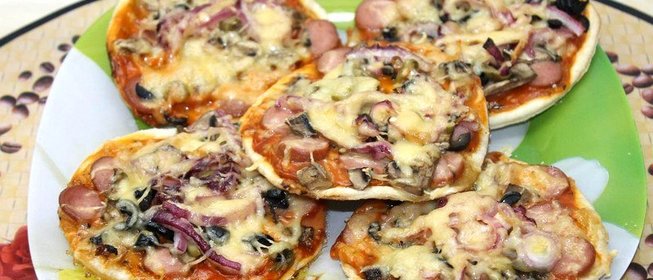 Мини пицца из слоеного теста
