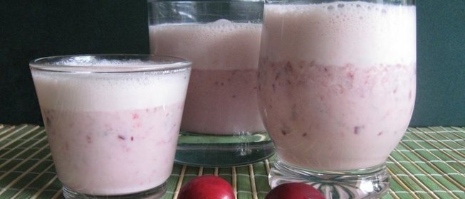 Молочный коктейль с черешней