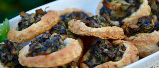 Слойки с белыми грибами