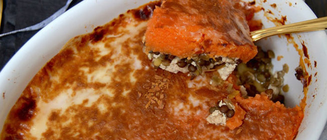 Запеканка из сладкого картофеля с чечевицей и тофу