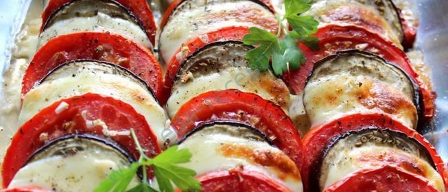 Запеканка из баклажанов с помидорами и сыром в духовке