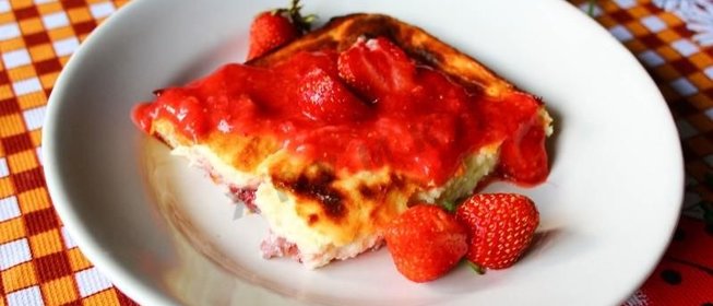 Творожная запеканка с клубникой