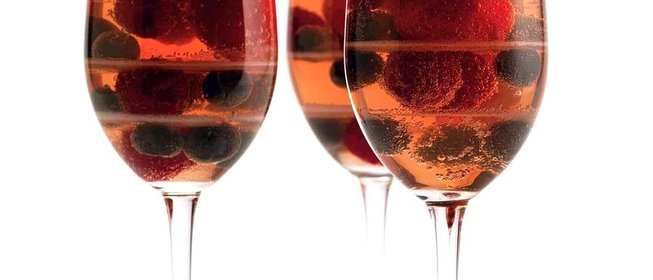 Желе из шампанского с ягодами