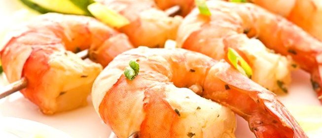 Креветки на гриле с текилой и лаймом и зеленой сальсой