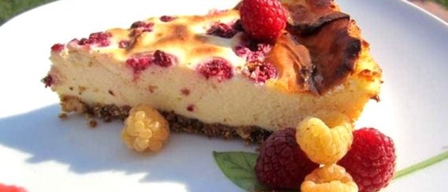 Творожно-ягодная запеканка