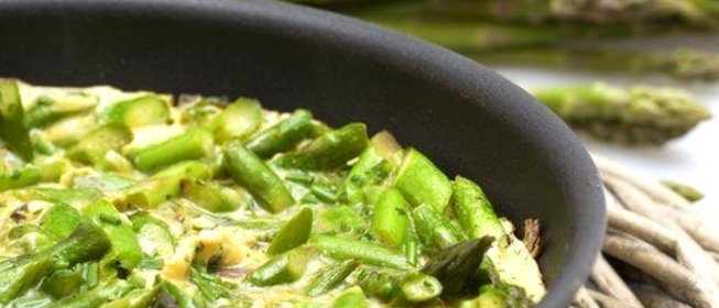 Запеченный омлет со спаржей