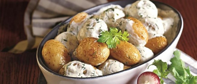 Печеный молодой картофель под белым соусом