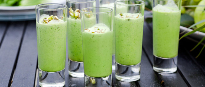 Коктейль с проростками и кокосовым молоком