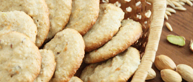 Творожно-овсяное печенье с фисташками