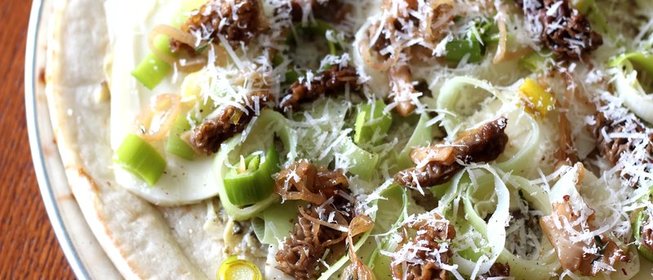 Пицца с маринованными грибами