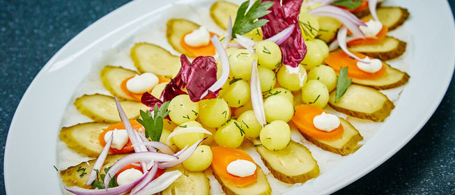 Закуска из соленого палтуса и картофеля