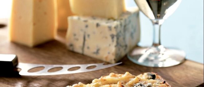 Пицца бьянка с грушей и 4 видами сыра