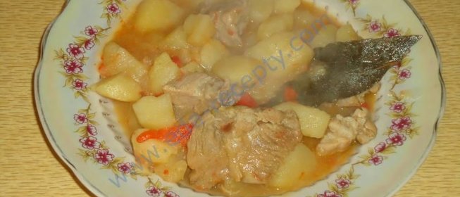 Тушеная картошка с мясом в кастрюле