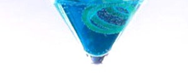 Коктейль «Голубая лагуна» с водкой