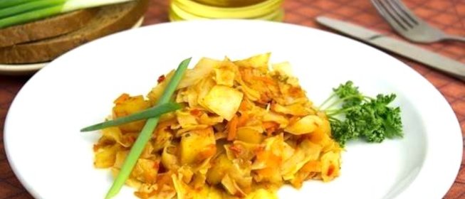 Овощное рагу с картофелем и капустой