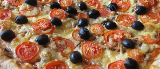 Вегетарианская пицца с грибами и сыром