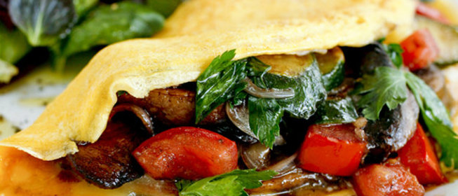 Омлет с грибами, помидорами и базиликом