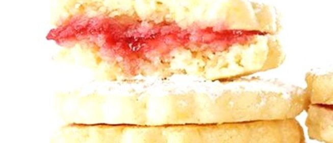 Печенье-сэндвичи с лимонно-малиновой начинкой