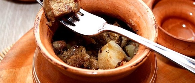 Картофель в горшочках со свининой