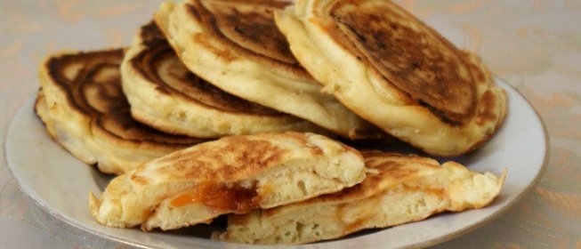 Оладьи с начинкой из абрикосового варенья