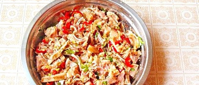 Острая закуска из свиных ушей