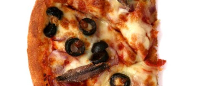 Пицца с томатами, анчоусами и душицей