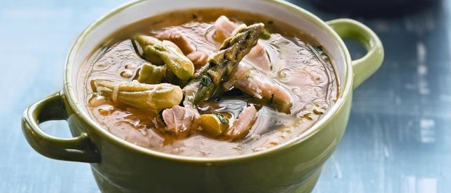 Суп из курицы с зеленой фасолью и спаржей