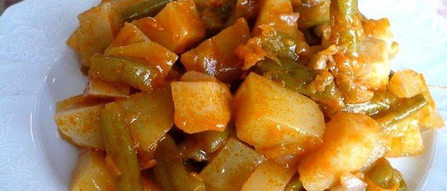 Картошка тушеная со стручковой фасолью