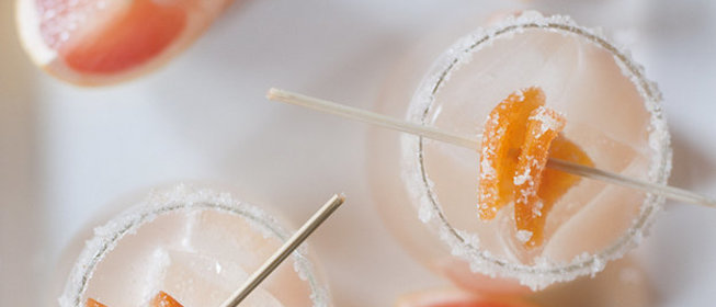 Коктейль с грейпфрутом, джином и тимьяном