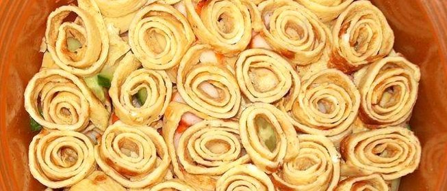 Салат из говядины с омлетом