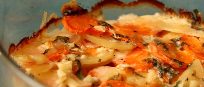 Картофельная запеканка с сырным соусом