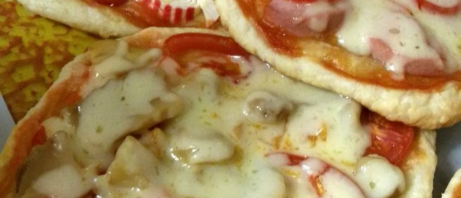 Мини-пиццы с ветчиной