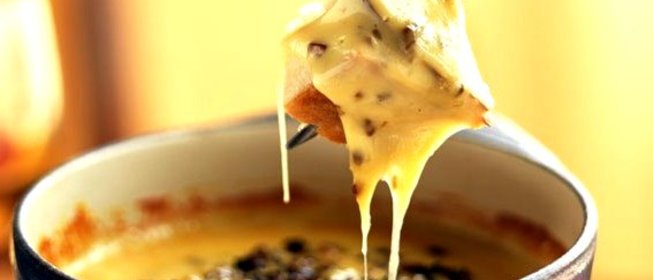 Сырное фондю с белым вином