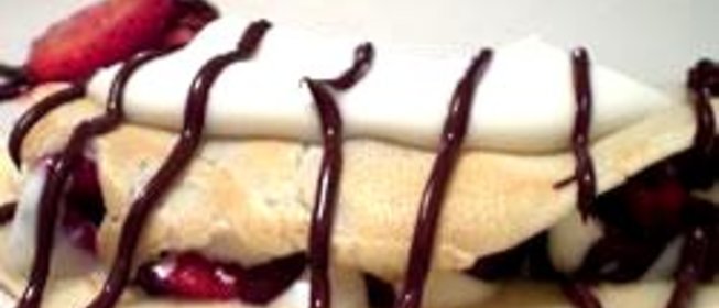 Блины с клубничной начинкой