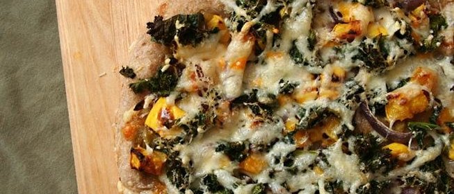 Пицца со сквошем и капустой кале