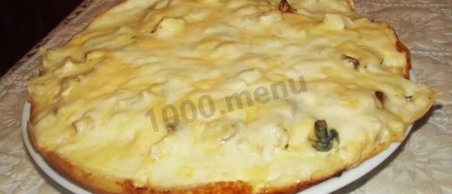 Пицца с курицей грибами и сыром